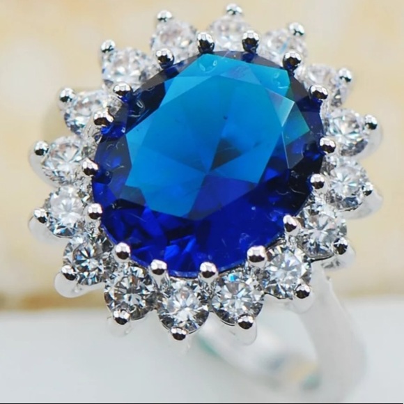 18K WHITE GOLD OVAL BLUE SAPPHIRE PRINCESS RING - Picture 3 of 4